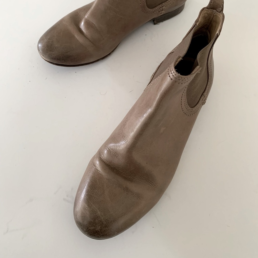 Simple Frye taupe Chelsea boots